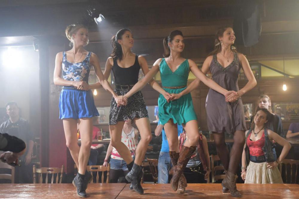 เมื่อสี่สาวนักเต้นขั้นเทพของ MCA โชว์เต้นกลางผับ