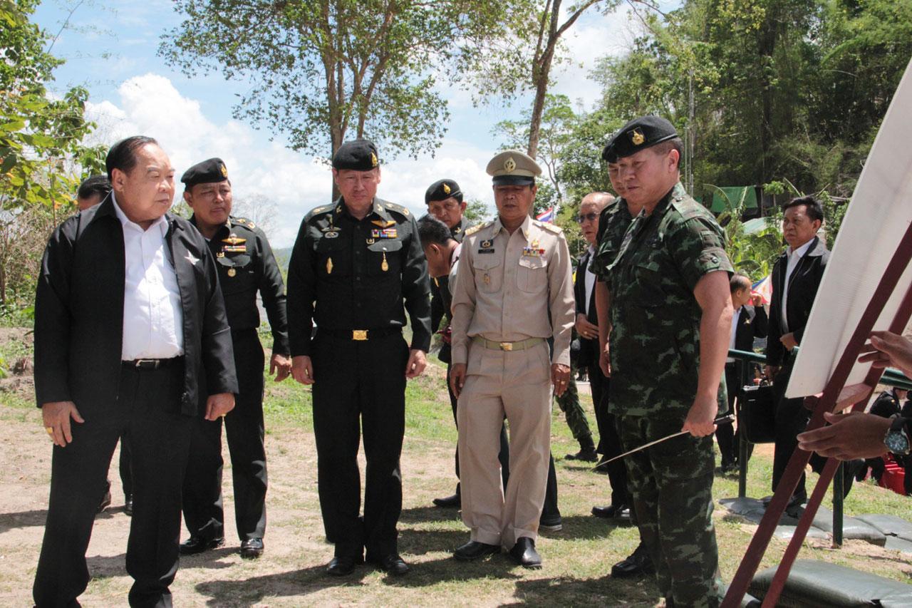 บิ๊กป้อม ลงพื้นที่ดูงานความมั่นคง และเขตเศรษฐกิจพิเศษ ที่เมืองกาญจนบุรี
