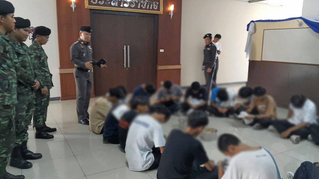 ถูกจับกุม นักเรียนชาย 18คน อายุประมาณ 17-20 ปี หลังยกพวกตีกัน