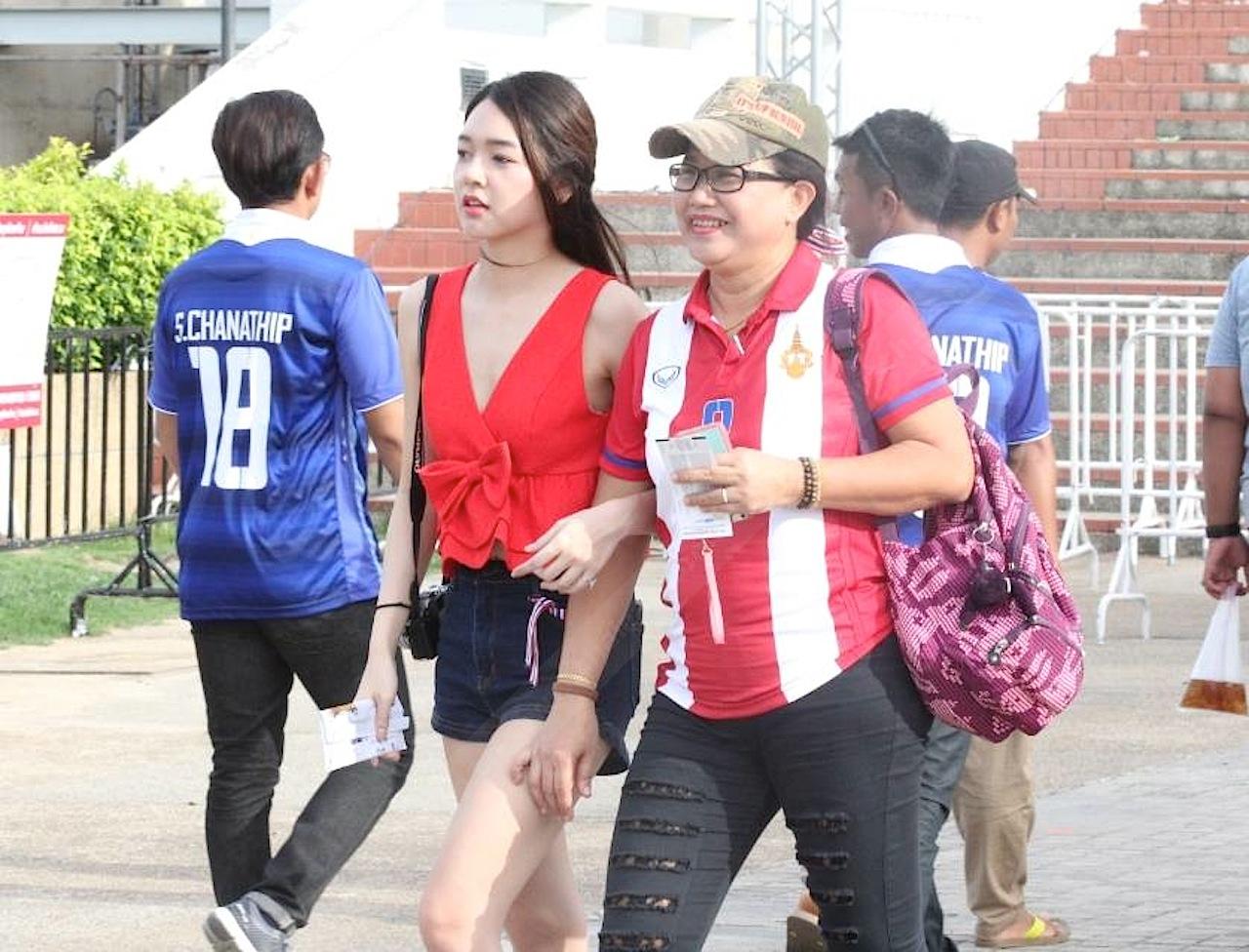 จัดเต็มแบบนี้ ไม่ต้องบอกก็รู้ว่าเชียร์ไทยแลนด์