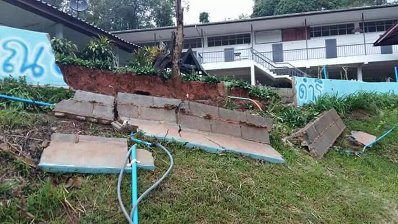 ฝนหนัก น้ำป่าหลากโรงเรียนที่น่าน ลดระดับทันเปิดเทอมวันแรก