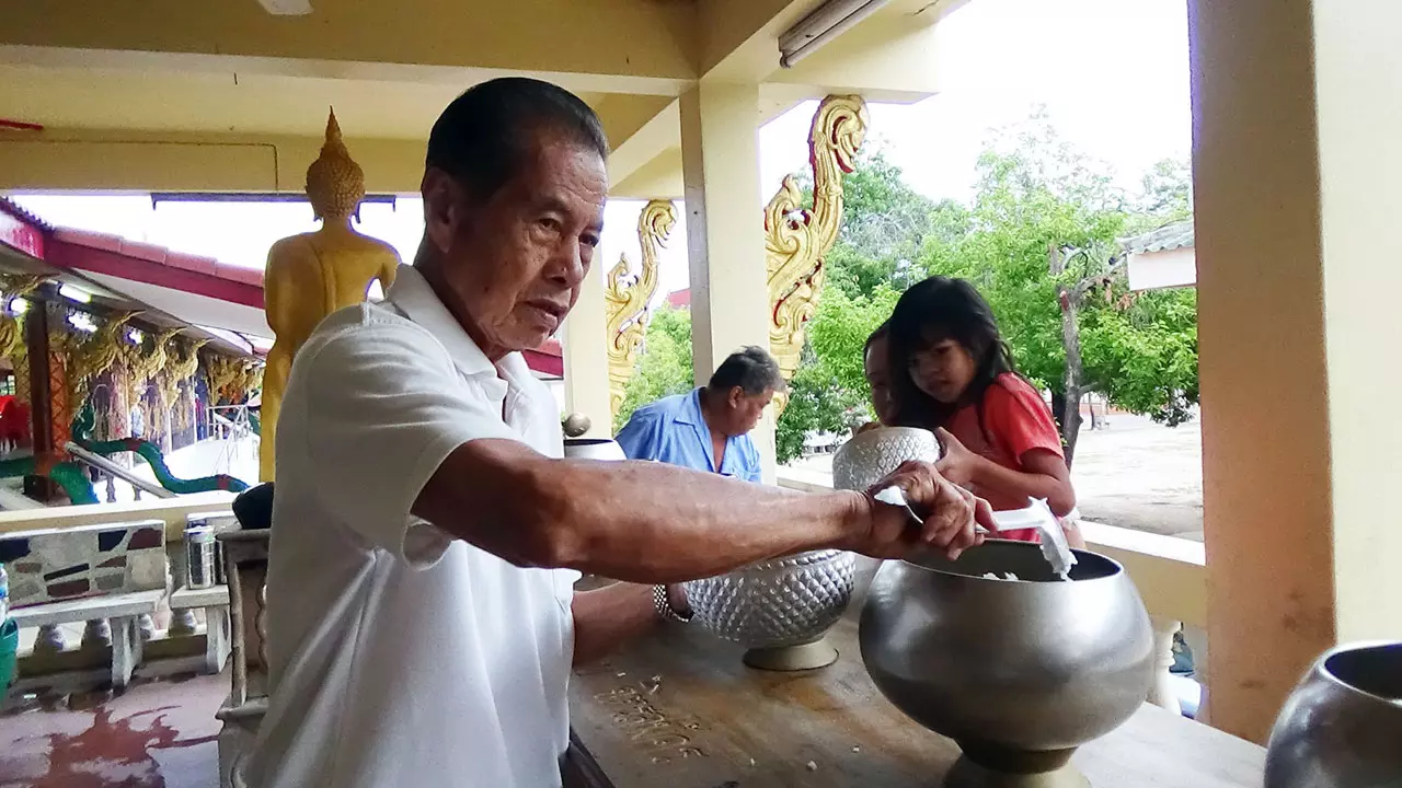 พุทธศาสนิกชนทั่วไทย ร่วมทำบุญ 'วันวิสาขบูชา'