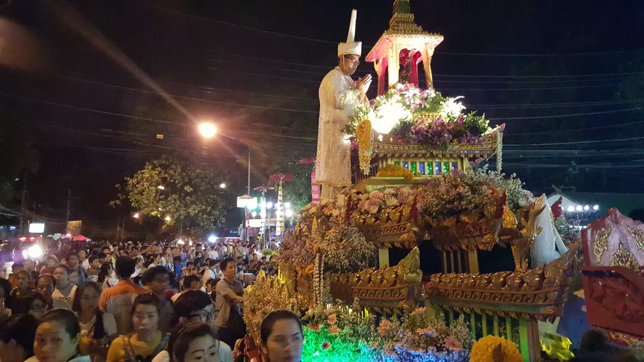 พุทธศาสนิกชนทั่วไทย ร่วมทำบุญ 'วันวิสาขบูชา'