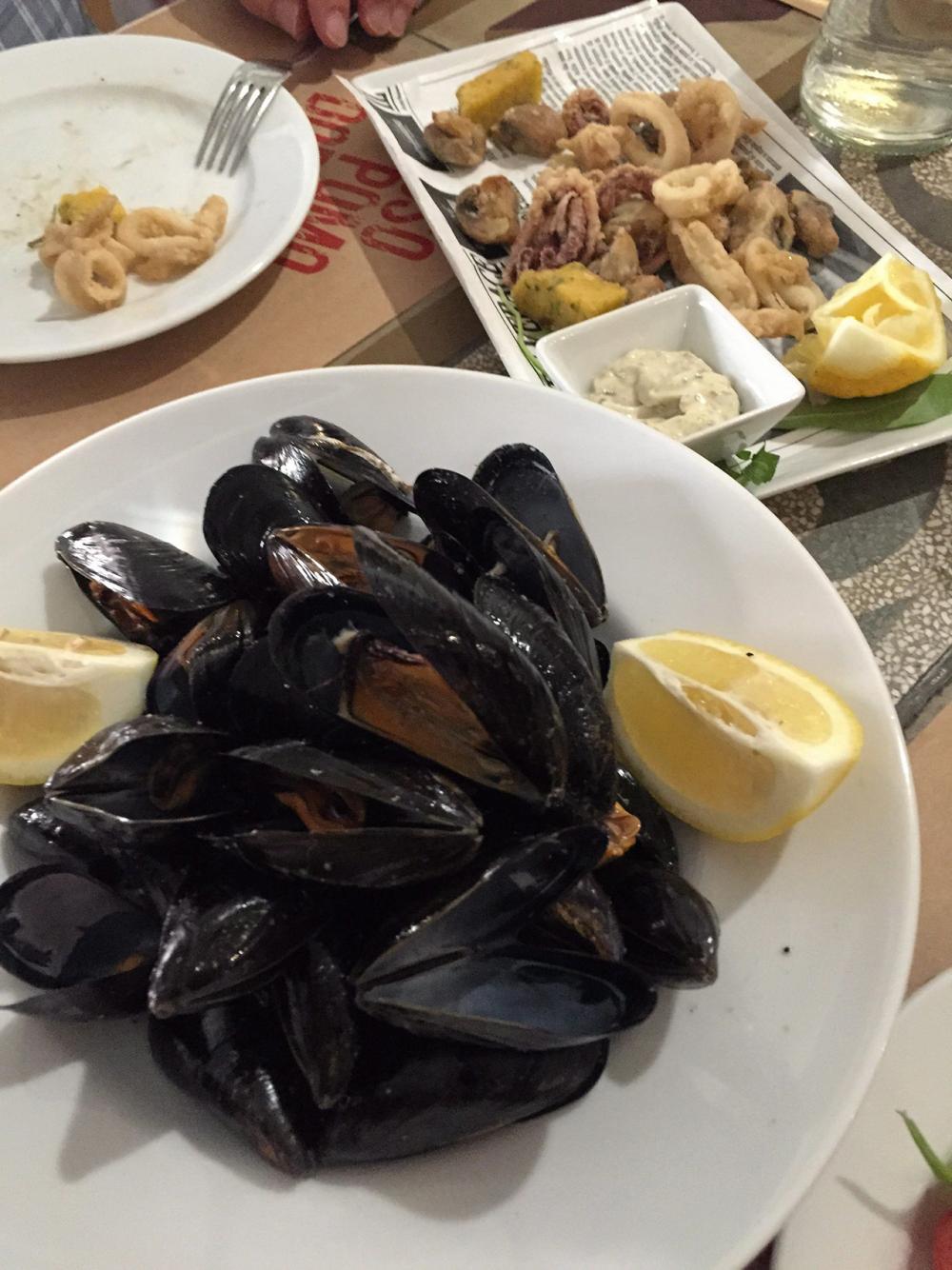 Black Mussel อาหารขึ้นชื่อของอิตาลีที่ห้ามพลาด.