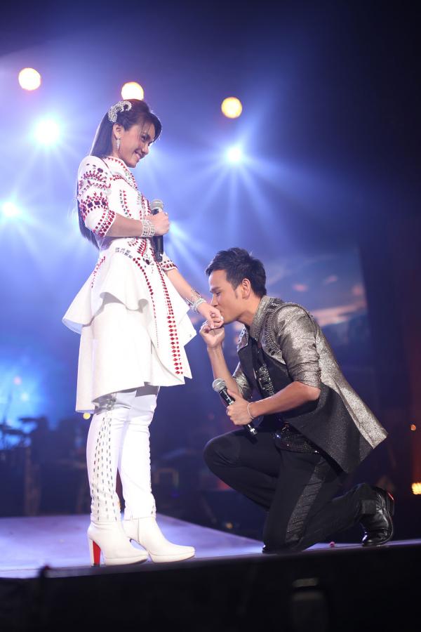 คู่นี้สร้างความฟินให้คนทั้งฮอลล์