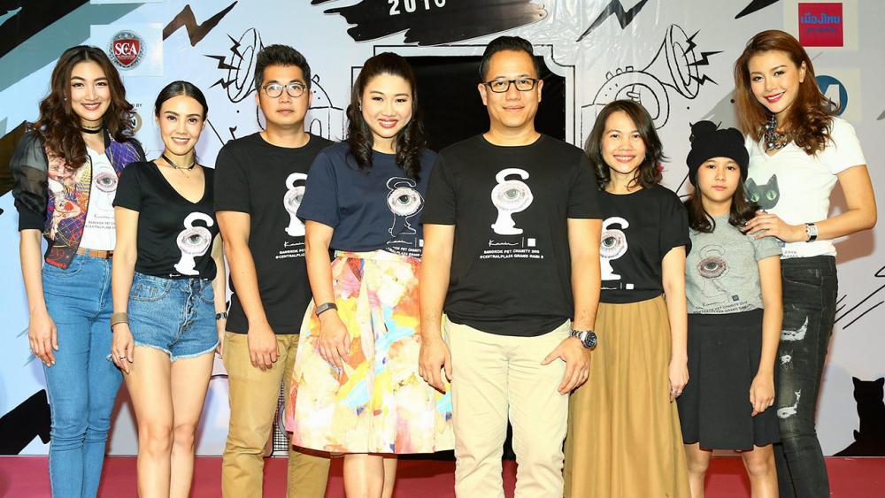 รักหมา วราวุธ วรภมร และ ชลลดา เมฆราตรี เปิดงาน Bangkok Pet Charity 2016 เพื่อหารายได้ สมทบทุนช่วยเหลือน้องหมาทุกข์ยาก ในโครงการ The Voice เสียงจากเรา โดยมี ภาสวรรณ จันทร์คู่ และ แพนเค้ก-เขมนิจ จามิกรณ์ มาร่วมงานด้วย ที่เซ็นทรัลพลาซา แกรนด์ พระราม 9 วันก่อน.