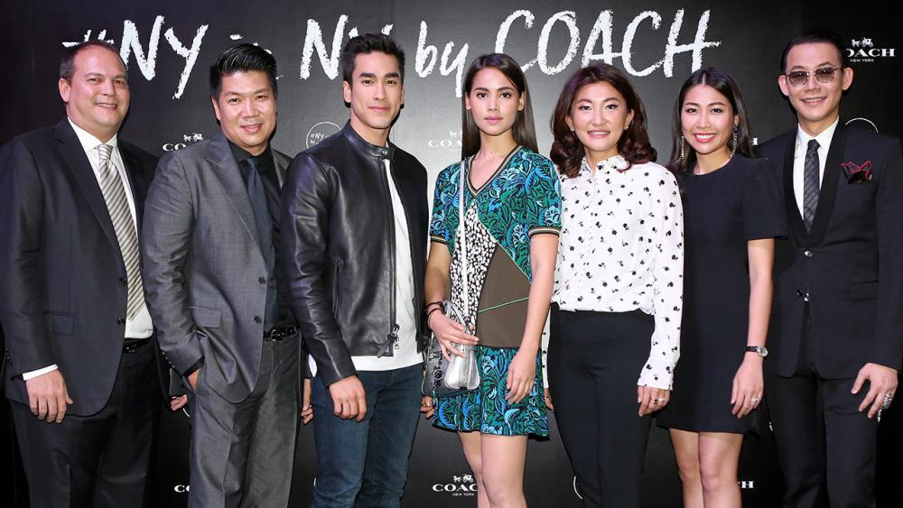 ไปชมด้วย โอภาส-โศภนา เลวิจันทร์ เปิดตัวแคมเปญ “NY in NY by COACH” แนะนำ ณเดชน์ คูกิมิยะ และ ญาญ่า-อุรัสยา เสปอร์บันด์ จะเข้าร่วมชมแฟชั่นโชว์แบรนด์ COACH ในงานนิวยอร์ก แฟชั่น วีก โดยมี วราวุธ เลาหพงศ์ชนะ มาร่วมงานด้วย ที่ร้าน COACH เซ็นทรัลเวิลด์ วันก่อน.