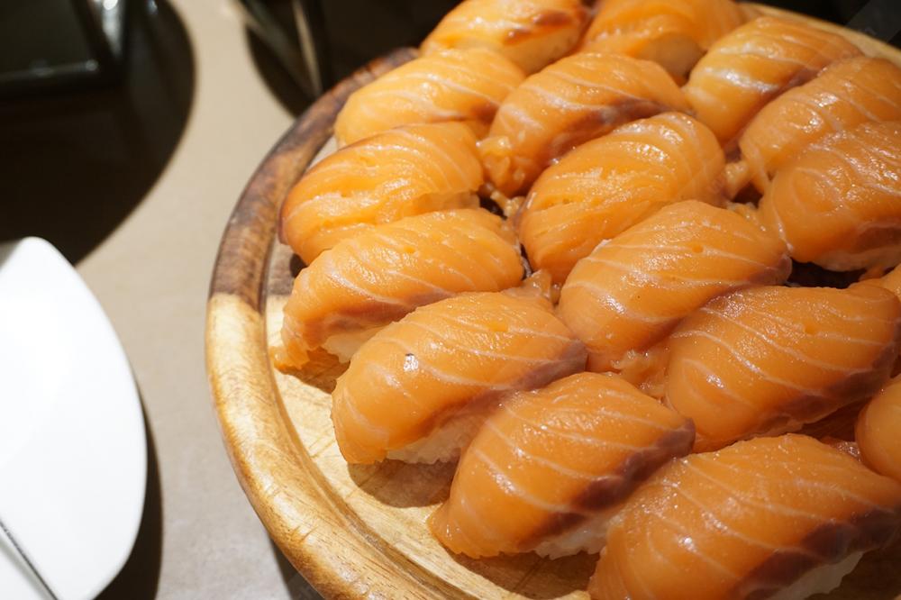 ไลน์อาหารญี่ปุ่นมีซูชิแซลมอน สด หวาน คำใหญ่