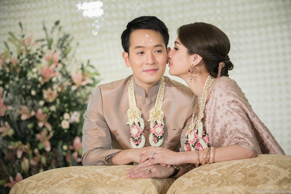 เจ้าสาวขอหอมบ้าง