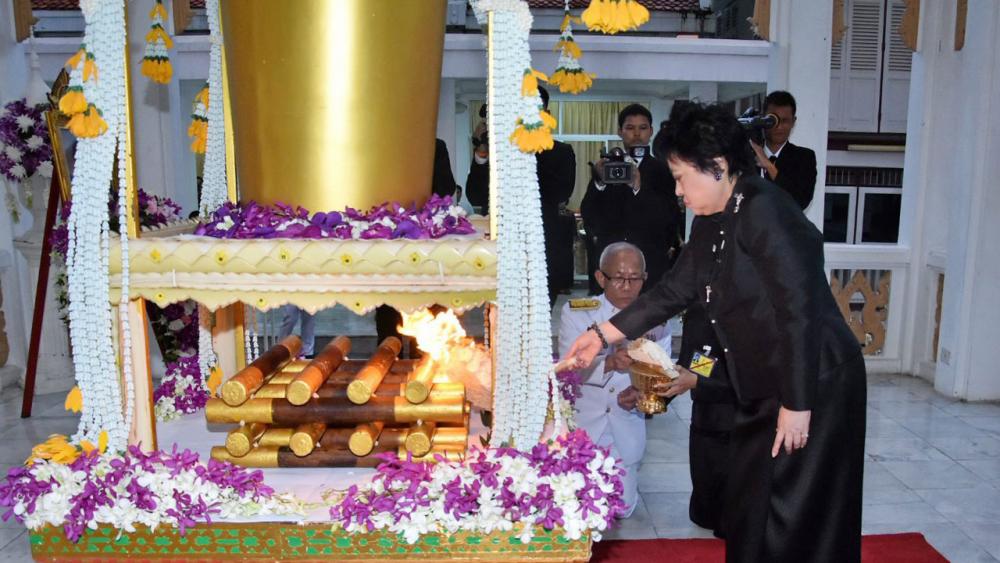 พระเจ้าวรวงศ์เธอ พระองค์เจ้าโสมสวลี พระวรราชาทินัดดามาตุ เสด็จไปในการพระราชทานเพลิงศพ คุณหญิงงามฉลวย บุนนาค ณ เมรุวัดมกุฏกษัตริยารามราชวรวิหาร ถนนกรุงเกษม บางขุนพรหม เมื่อวันที่ 4 กันยายน.