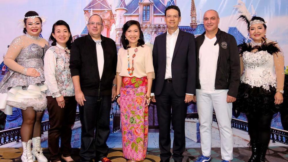 ชื่นมื่น สุพัตรา จิราธิวัฒน์ เปิดงานเลี้ยงสังสรรค์ประจำปี 2559 ของพนักงานโรงแรมเซ็นทาราแกรนด์ โดยมี ธีระเกียรติ จิราธิวัฒน์, ภัทรา จองเจริญกุลชัย, วิม เอ็น. เอ็ม. ฟาเก็ล, ทิพวรรณ ศุภภักดี และ เพชรรัตน์ พรหมสิทธิ์ มาร่วมงานด้วย ที่ รร.เซ็นทาราแกรนด์ ลาดพร้าว วันก่อน.