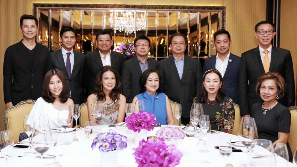ดีใจ โชคชัย เศรษฐีวรรณ นัดกลุ่มเพื่อน อัลตร้า เวลท์ ยูโร รุ่น 1 จัดงานเลี้ยงแสดงความยินดีแก่ ปิยะมาน เตชะไพบูลย์ ในโอกาสได้รับรางวัลลูกกตัญญู ปี 2559 โดยมี วรรณี ลีลาเวชบุตร, โศภณิฐ มนัสน้อม และ ชัยพัชร์ นาคมณฑนาคุ้ม มาร่วมงานด้วย ที่ รร.แมนดาริน โอเรียนเต็ล วันก่อน.