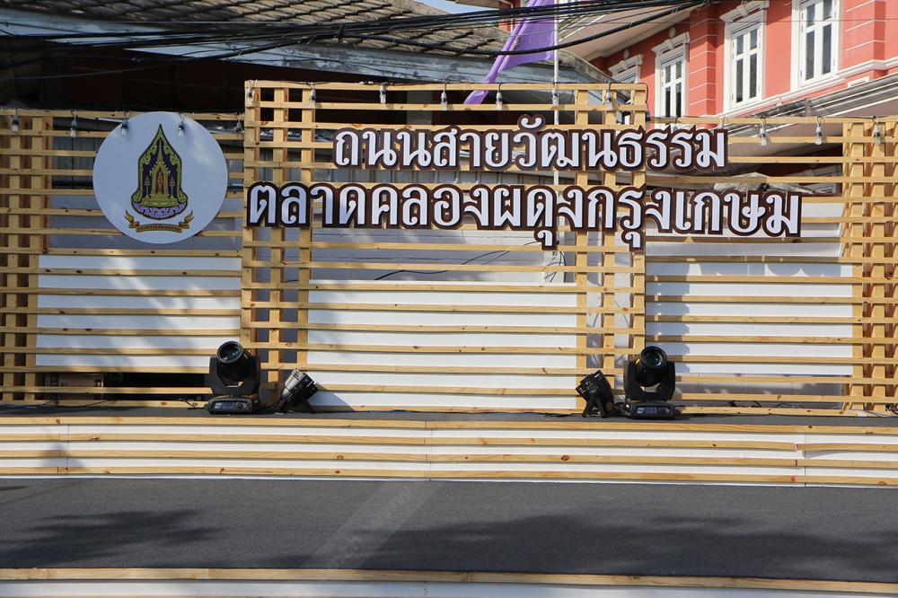 มีตลาดสินค้าราคาถูกให้เดินช็อปอยู่เรื่อยๆ ติดตามกันดูนะจ๊ะ
