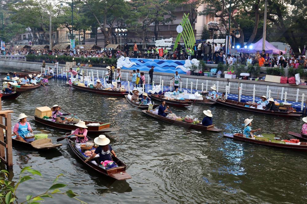 ยังคงอนุรักษ์วิถีริมน้ำ ค้าขายบนเรือ