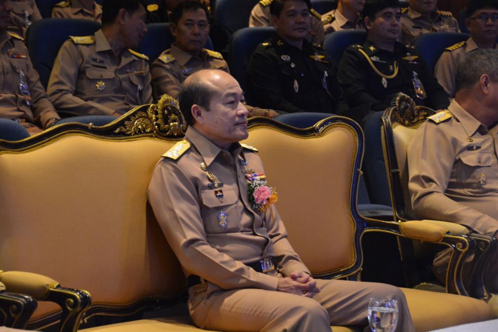 พล.ร.อ.ณะ อารีนิจ ผบ.ทร.ตั้งใจฟังสัมมนา