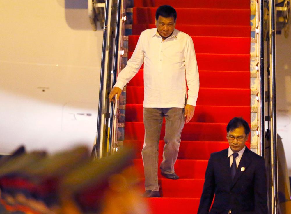 ประธานาธิบดีโรดริโก ดูเตร์เต แห่งฟิลิปปินส์ เดินทางถึงนครหลวงเวียงจันทน์ เมื่อ 5 ก.ย.