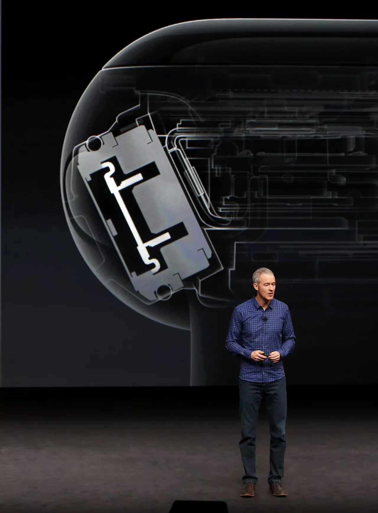'แอปเปิล' เปิดตัว 'Apple Watch Series 2' ยกเครื่องใหม่ ใส่ว่ายน้ำได้