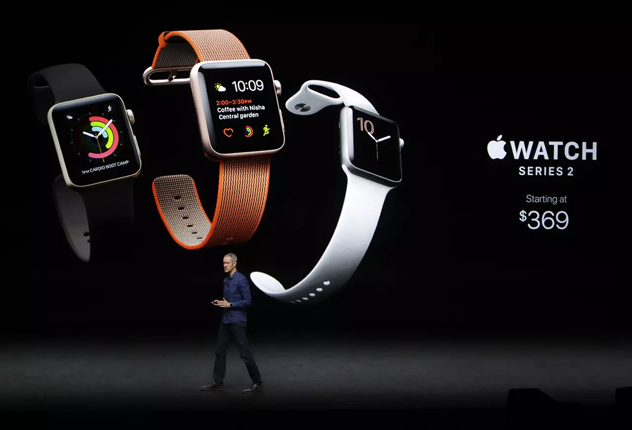 'แอปเปิล' เปิดตัว 'Apple Watch Series 2' ยกเครื่องใหม่ ใส่ว่ายน้ำได้