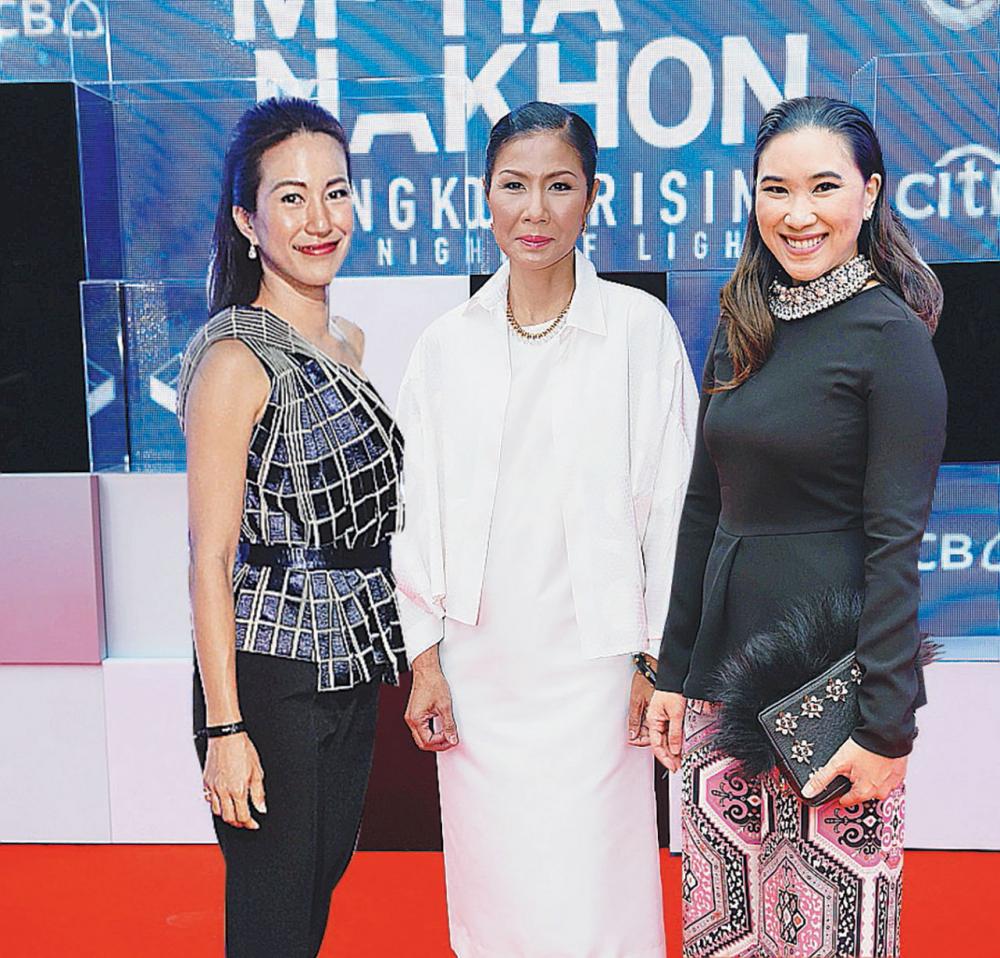 สายใจ สนิทวงศ์ ณ อยุธยา, กอบกาญจน์ วัฒนวรางกูร และทิพนันท์ ศรีเฟื่องฟุ้ง.