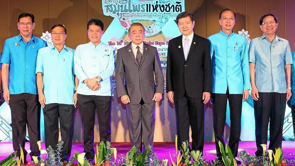 พลาดไม่ได้ พล.ร.อ.ณรงค์ พิพัฒนาศัย รองนายกรัฐมนตรี เปิด มหกรรมสมุนไพรแห่งชาติครั้งที่ 13 งานผลิตภัณฑ์สมุนไพร จัดถึง 4 ก.ย. โดยมี ศ.นพ.ปิยะสกล สกลสัตยาทร, นพ. โสภณ เมฆธน และ นพ.สุริยะ วงศ์คงคาเทพ มาร่วมงานด้วย ที่อิมแพ็ค เมืองทองธานี วันก่อน.