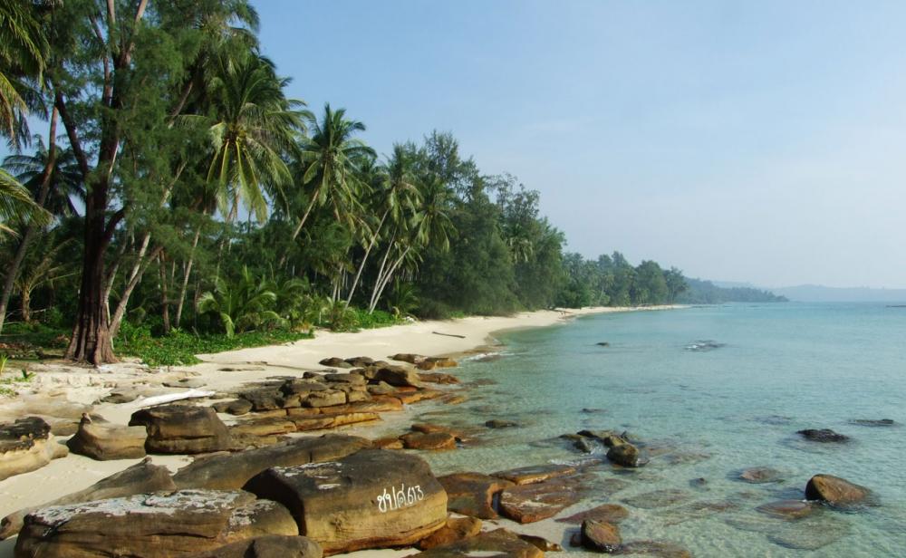 บรรยากาศชายหาดบนเกาะกูด