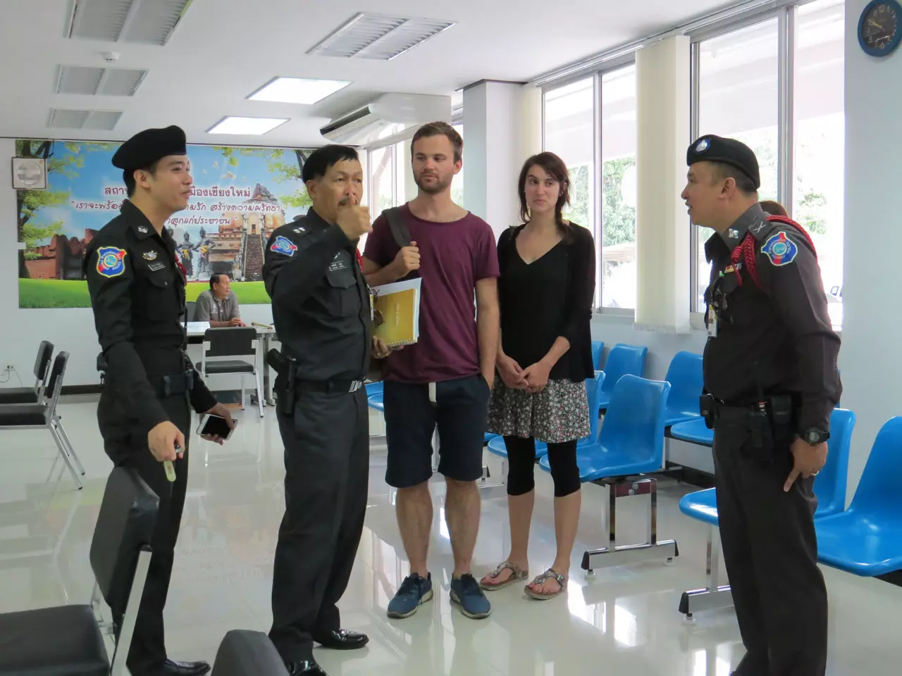 เซ็ง! 2 นทท.เยอรมันนั่งทัวร์เถื่อนมาเชียงใหม่ ถูกรูดทรัพย์หมดกระเป๋า