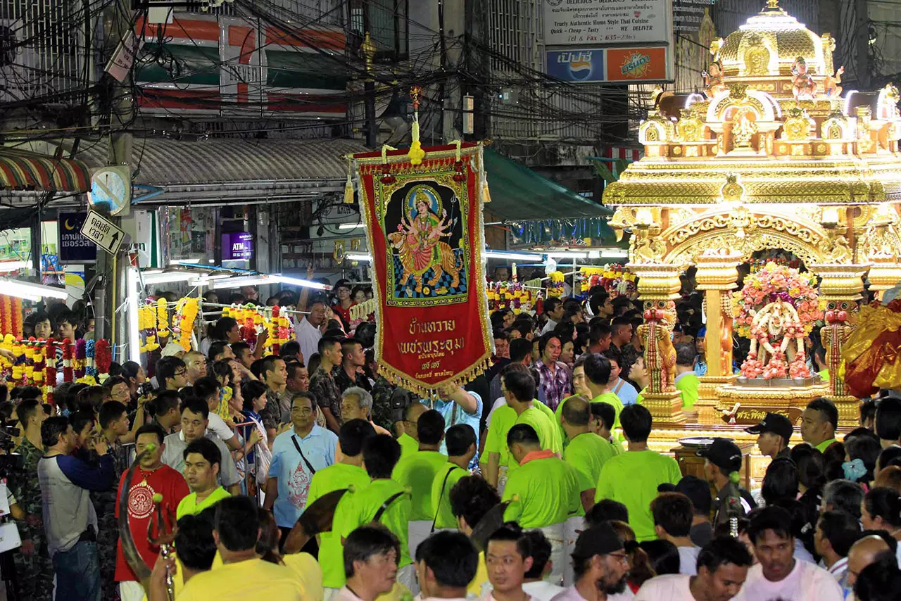10 เรื่องต้องรู้ เทศกาลนวราตรี งานแห่พระแม่อุมา วัดแขก