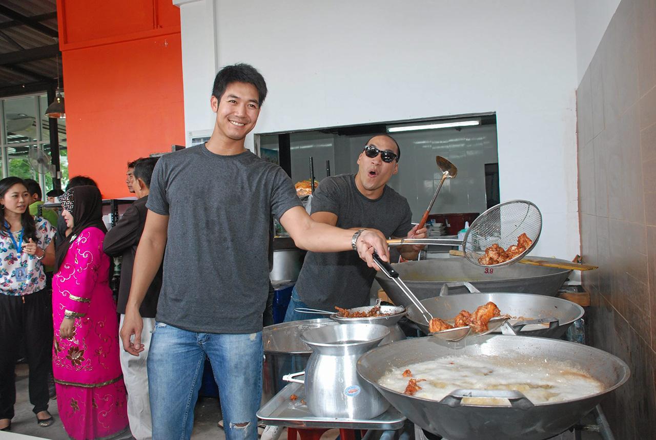 แยกไปทำไก่ทอดเองเพราะมีปัญหาหุ้นส่วนฝ่ายอื่น