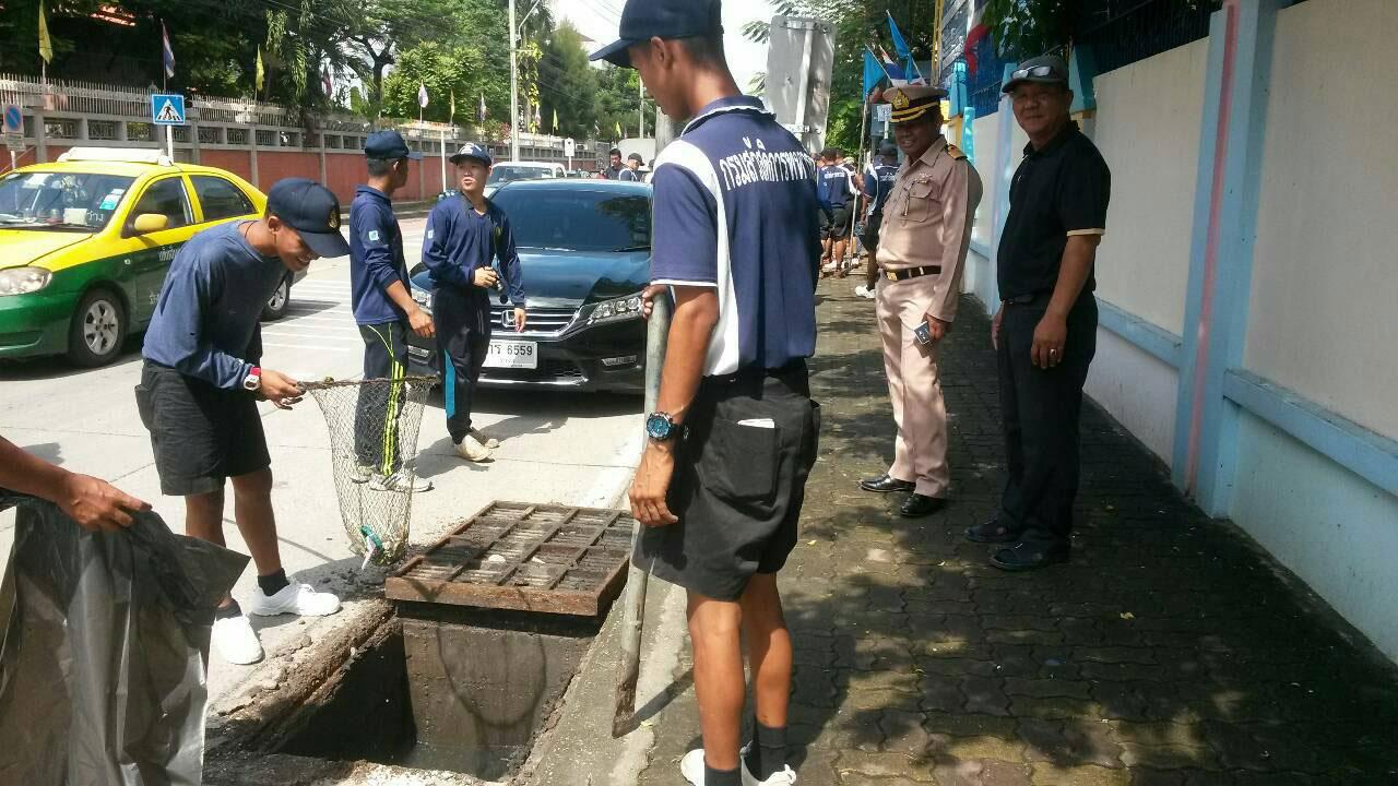ขุดลอกเพื่อให้ระบายน้ำได้
