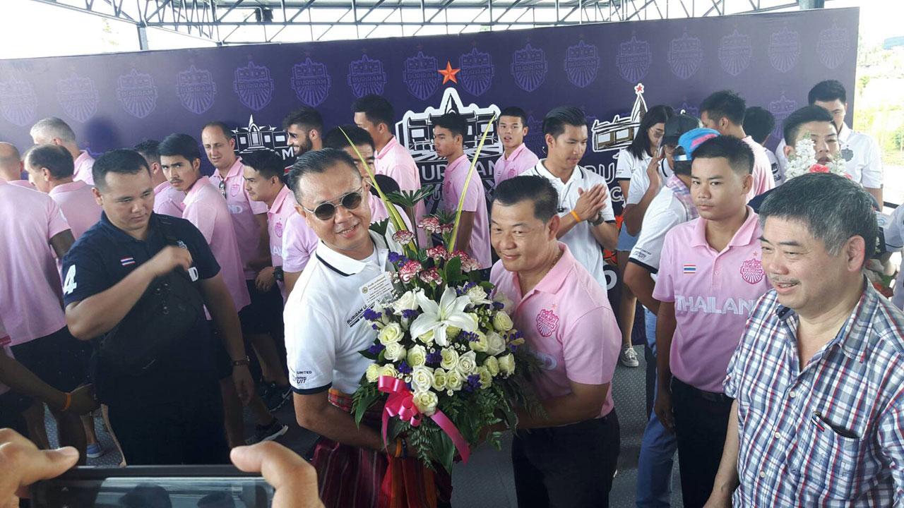 แห่มอบดอกไม้ อวยพรวันเกิด ครบรอบ 58 ปี ที่บุรีรัมย์ ของ นายเนวิน ชิดชอบ