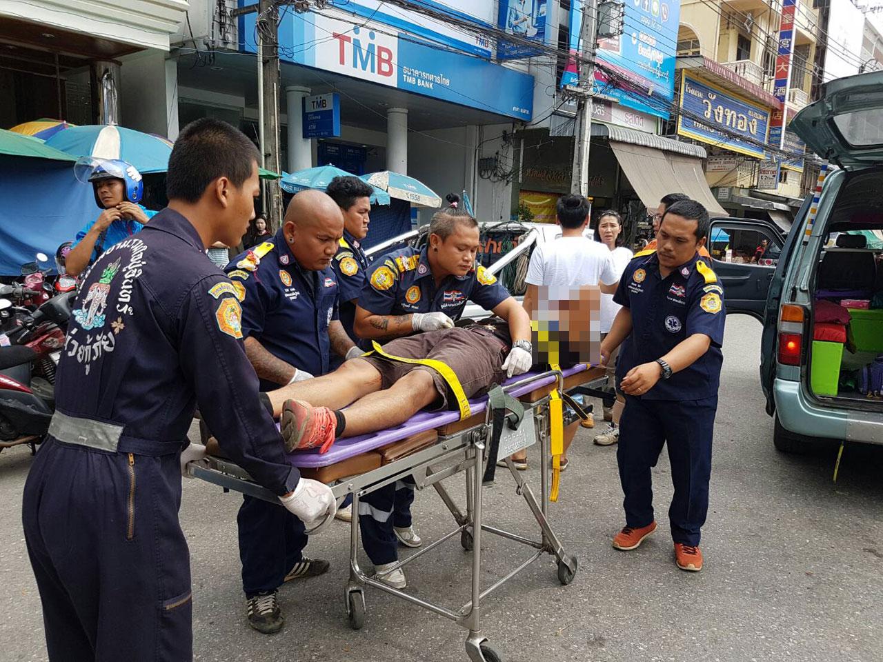 เจ้าหน้าที่กู้ภัยเร่งนำหนุ่มอาข่าถูกไฟฟ้าดูด ส่งโรงพยาบาล อาการสาหัส