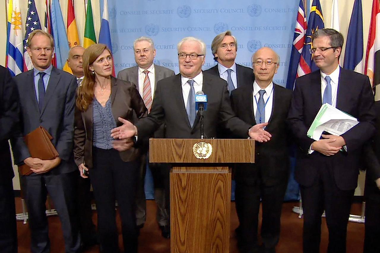 วิตาลี เชอร์คิน เอกอัครราชทูตรัสเซียประจำสหประชาชาติ (กลาง) แถลงหลัง UNSC ลงมติเลือกนาย อันโตนิโอ กูเตร์เรส ตัวเก็งสืบทอดตำแหน่งเลขาธิการสหประชาชาติคนใหม่