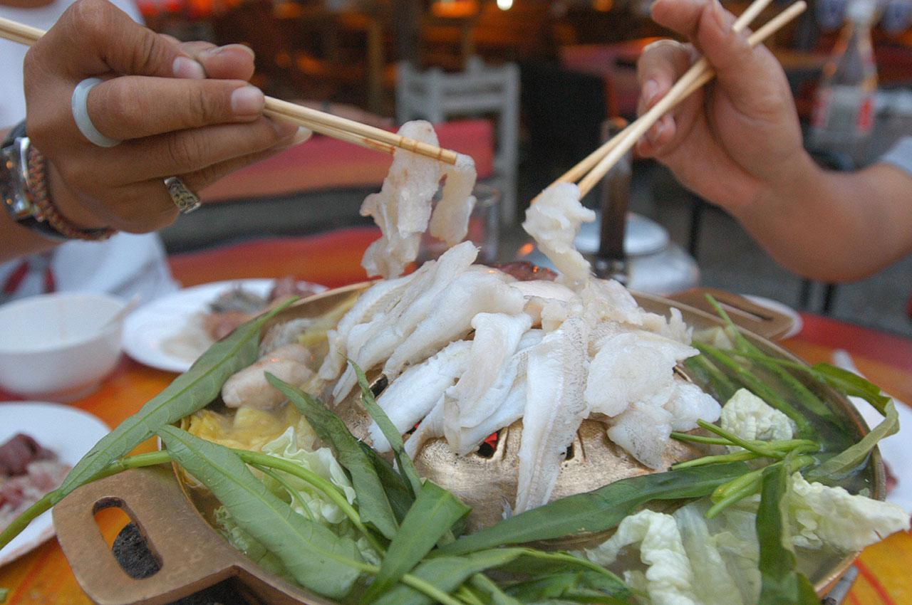 ‘หมูกระทะ’ เมนูแสนอร่อยนี้ กลับแอบซ่อนเร้นไว้ด้วยพิษสงร้ายเป็นอันตรายต่อร่างกายและชีวิต