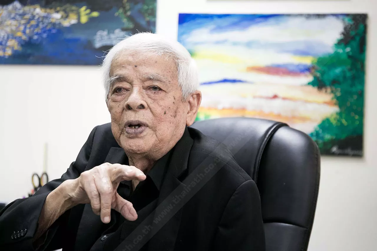 อ.ระพี น้ำตาไหล ในหลวงตรัสว่า "ติดตามผลงานตลอด อย่าท้อ..." (ชมคลิป)