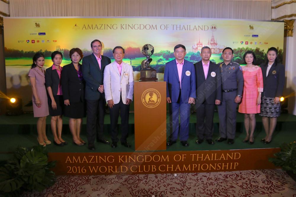 บรรดาผู้มีส่วนสำคัญถ่ายภาพร่วมกันเป็นที่ระลึก