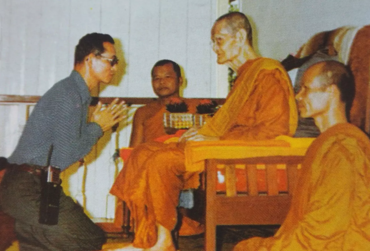 ในหลวง ร.9 กับพระอริยสงฆ์ ตอน 1 'นึกว่าจะใส่ชฎา' 2 หลวงปู่ผู้ไม่รู้จักพ่อหลวง