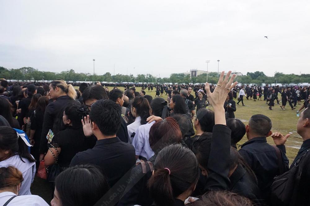 เวลาประมาณ 06.30 น. เริ่มตั้งแถวในสนามหลวง