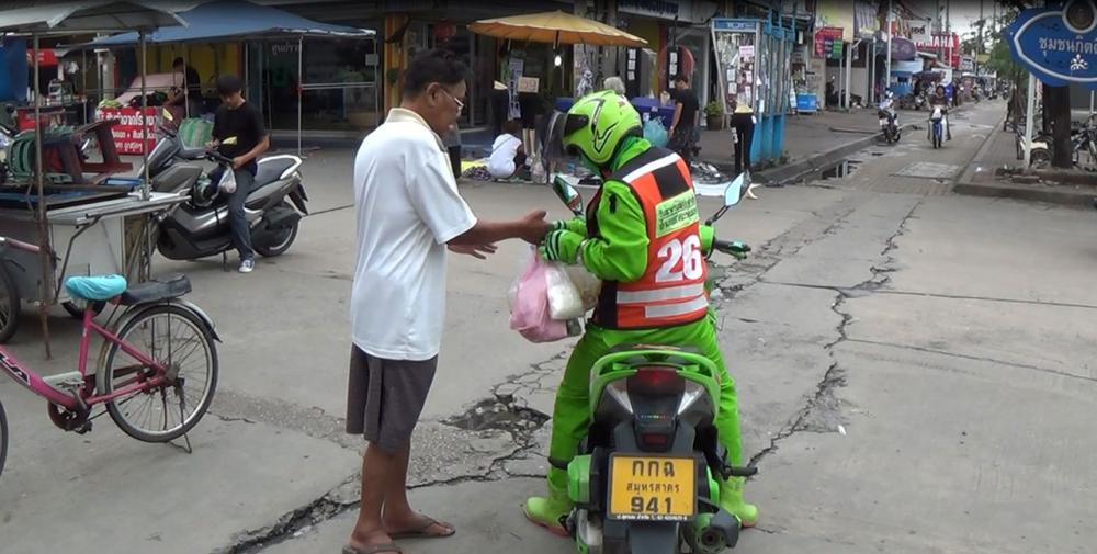 ลุงมนุษย์ตัวเขียว ขอทำความดียึดแนวทางเศรษฐกิจพอเพียง ในหลวง ร.9
