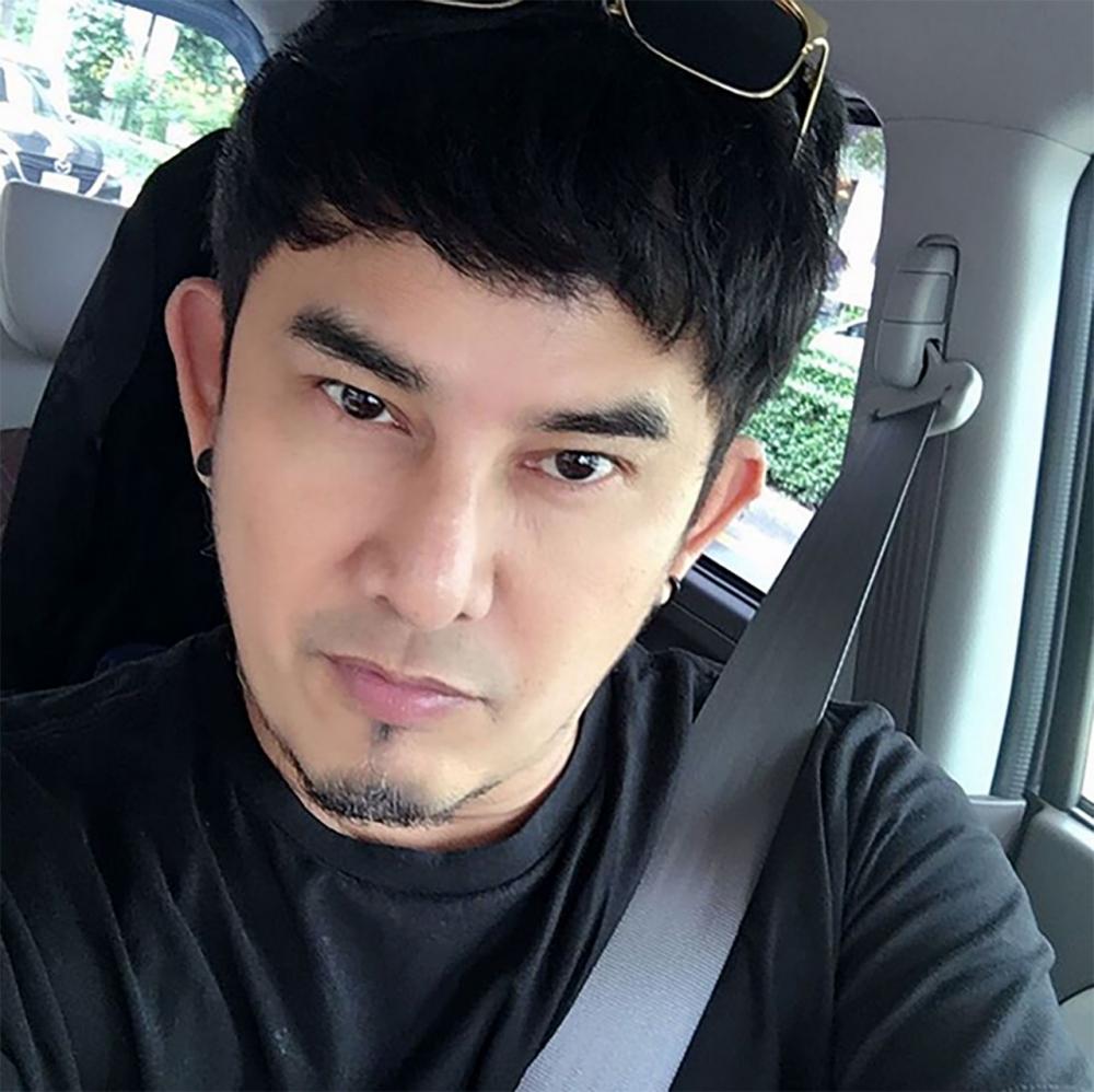 พชร์ อานนท์