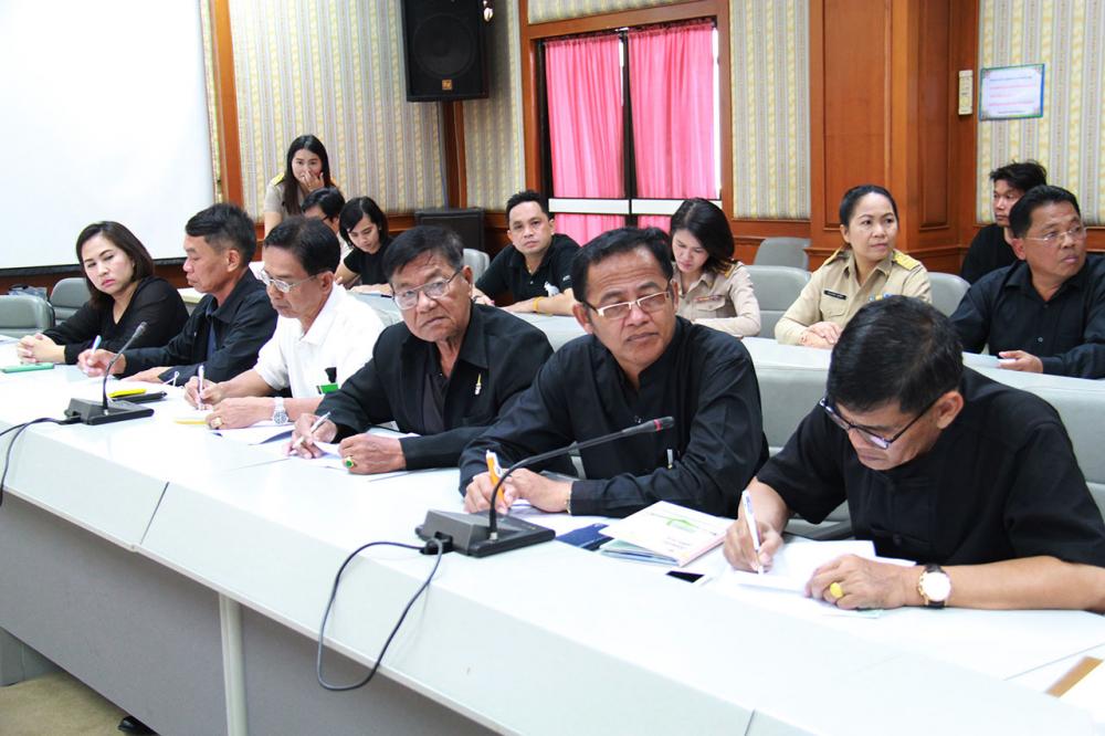 ผู้ว่าฯอุตรดิตถ์ เรียกประชุมหน่วยงานเกี่ยวข้อง หารือมาตรการช่วยชาวนา