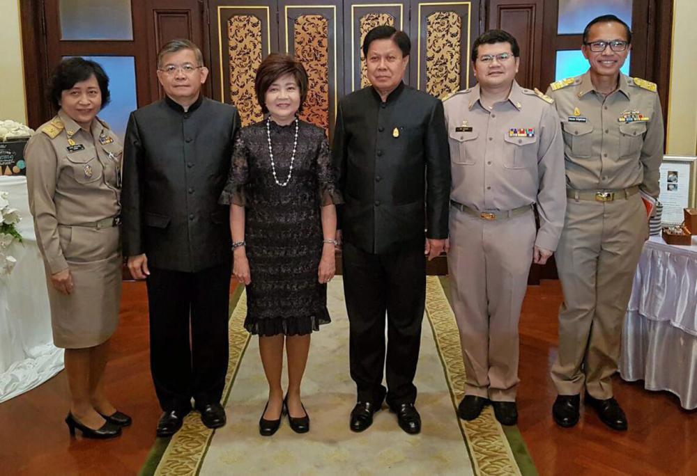 โอทอป สุธี มากบุญ รมช.มหาดไทย แถลงข่าวการจัดงานตลาดคลองผดุงกรุงเกษม OTOP WISDOM TO THE WORLD โอทอปภูมิปัญญาไทย ก้าวไกลสู่สากล ระหว่างวันที่ 3-27 พ.ย. โดยมี เสข วรรณเมธี, เรณู ตังคจิวางกูร และ อภิชาติ โตดิลกเวชช์ มาร่วมแถลงด้วย ที่ทำเนียบรัฐบาล วันก่อน.