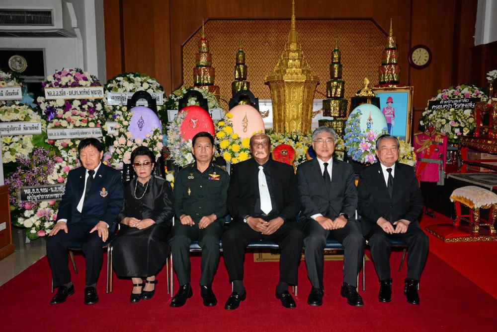 สู่สุคติ พล.อ.อ.กันต์ พิมานทิพย์ อดีต ผบ.ทอ. เป็นประธานในพิธีสวดพระอภิธรรมศพ พล.อ.อ.ปราโมทย์ วีรุตมเสน สามี เพลินพิศ วีรุตมเสน โดยมี โน กวาง อิน ทูตเกาหลี พล.อ.เทิดศักดิ์ มารมย์ และ พล.อ.อำนาจ รอดสวัสดิ์ มาร่วมในพิธีด้วย ที่วัดพระศรีมหาธาตุ วันก่อน.