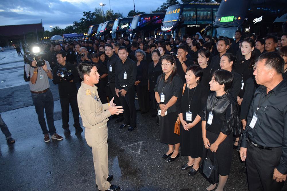 ประชาชนชาวจ.ชลบุรี เตรียมเดินทางไปร่วมสักการะพระบรมศพ ที่กทม.