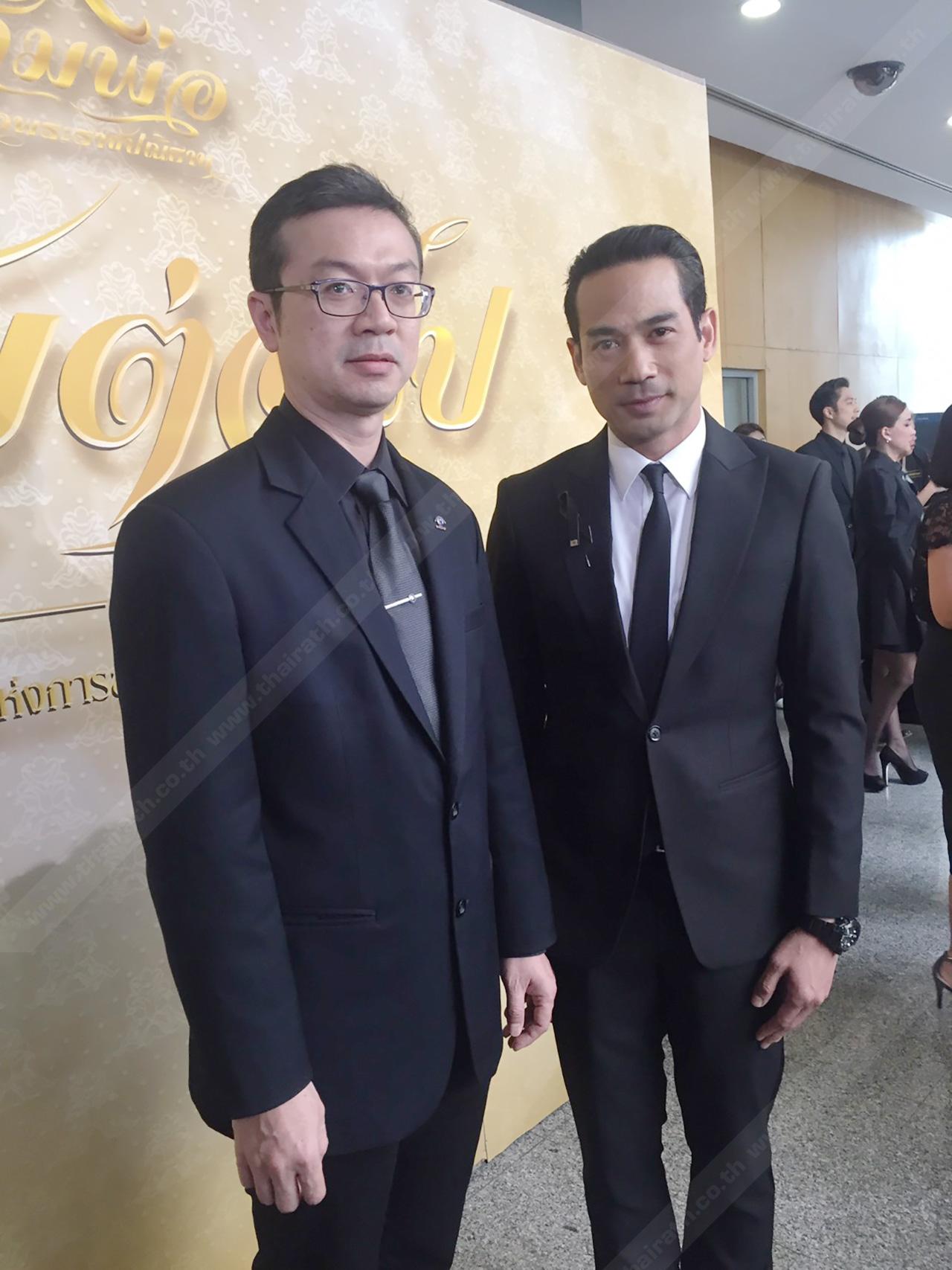 ตุ้ย ธีรภัทร์ สัจจกุล และ นายพิเศษ จียาศักดิ์ กรรมการและรักษาการในตำแหน่งกรรมการผู้อำนวยการใหญ่ บมจ. อสมท