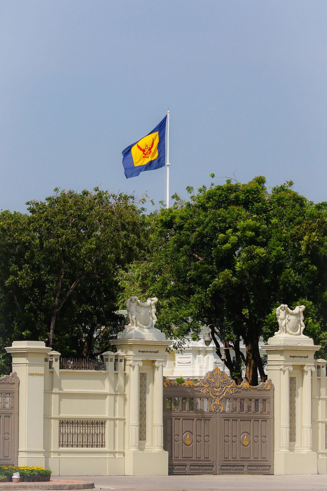 ธงเยาวราช ซึ่งเป็นเครื่องหมายในพระองค์ สมเด็จพระบรมโอรสาธิราชฯ สยามมกุฎราชกุมาร