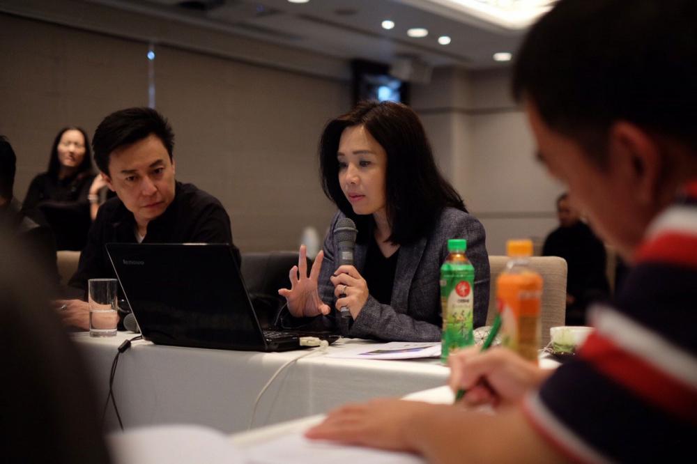 เจษฎากร โคชส์ รองกรรมการผู้จัดการสายงานธุรกิจเครื่องดื่ม ร่วมแถลงผลประกอบการประจำปีงบประมาณ 2559