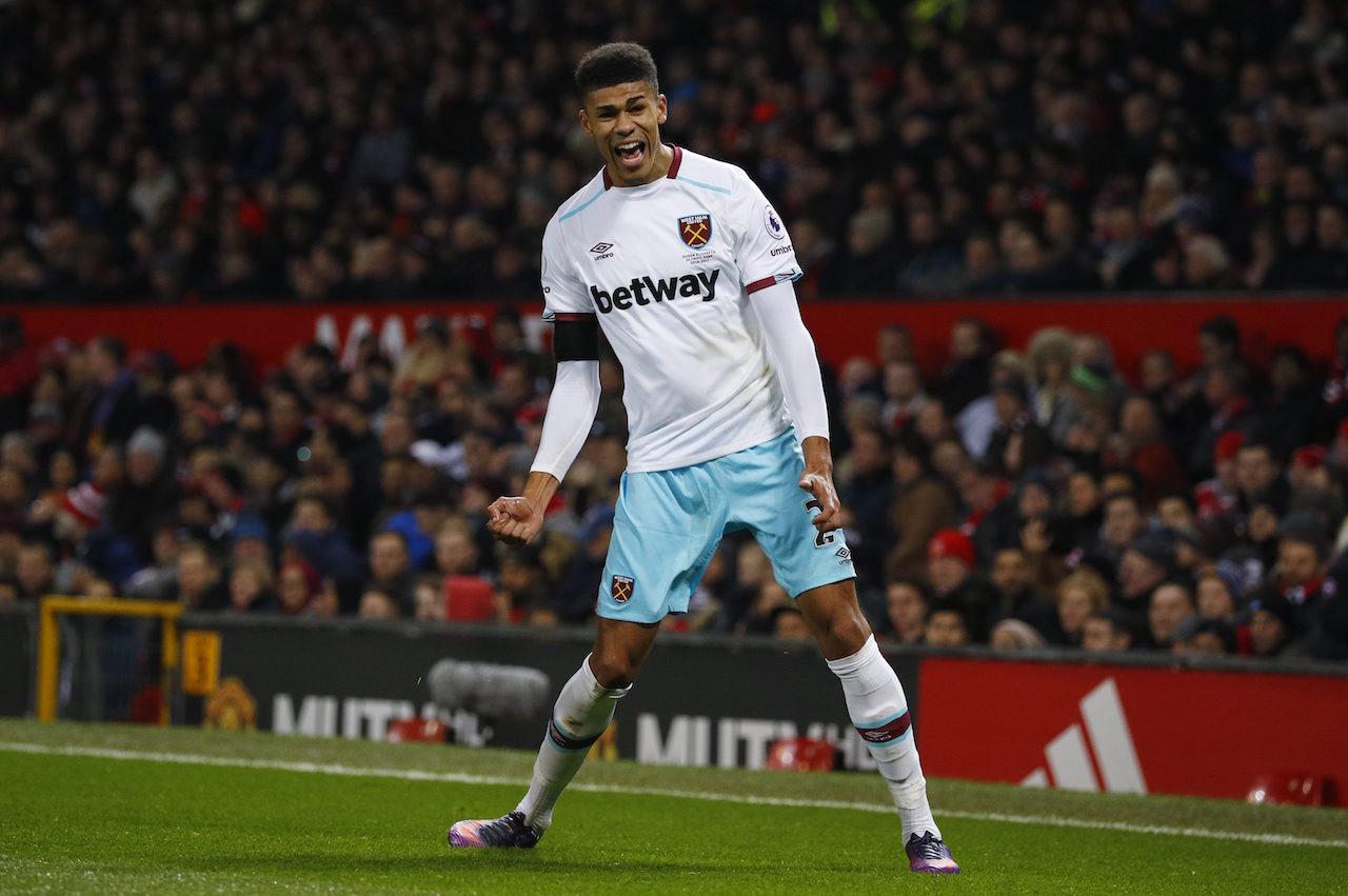 แอชลีย์ เฟลทเชอร์ ยิงทีมเก่าตีเสมอให้ขุนค้อน 1-1