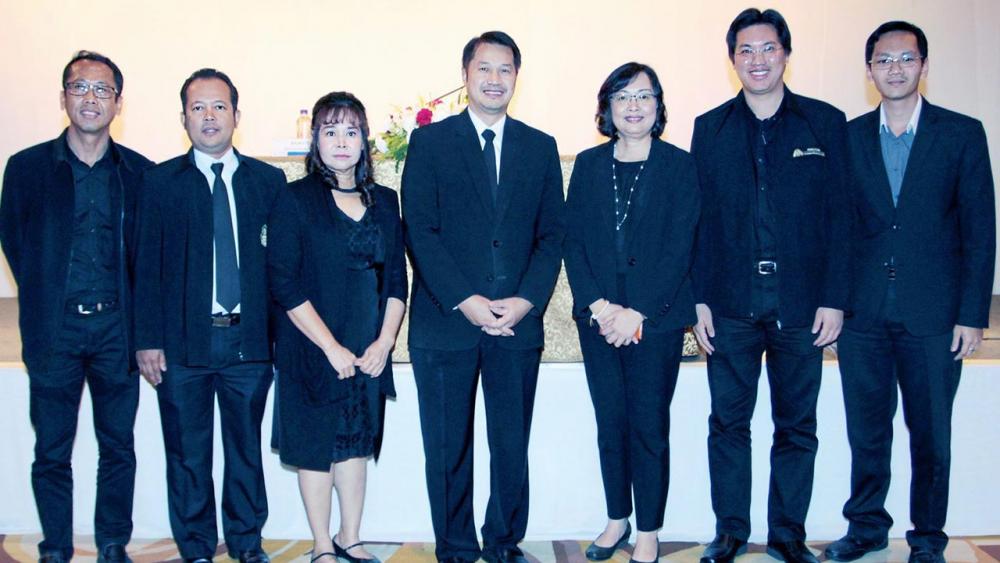 เปิดประชุม ดร.ทวารัฐ สูตะบุตร ผอ.สำนักนโยบายและแผนพลังงาน เปิดการประชุม การบริหารจัดการกองทุนเพื่อส่งเสริมการอนุรักษ์พลังงาน โดยมี ภาวิณี โกษา, สมศรี แก้วนุกูลกิจ และ ทิพากร พูลสวัสดิ์ มาร่วมประชุมด้วย ที่โรงแรมมิราเคิล แกรนด์ คอนเวนชั่น วันก่อน.