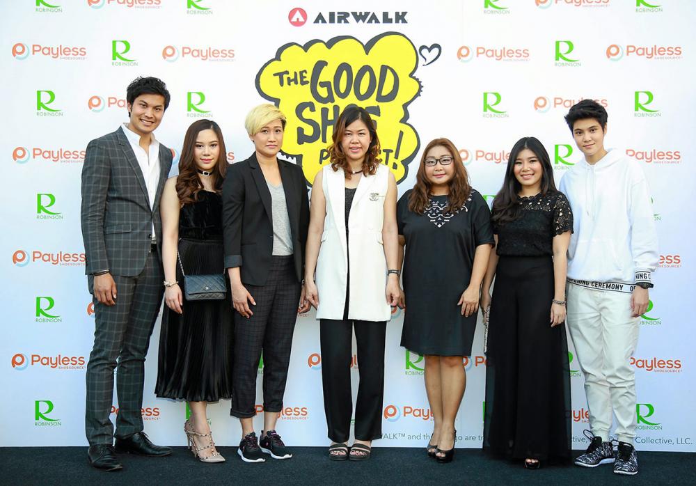 น่าซื้อน่าใช้ อภิสุวีร์ ชัยอำนวยสุข จัดโครงการ “The Good Shoe Project” เชิญชวนซื้อ รองเท้าแอร์วอล์ค ที่ร้านเพย์เลส เพื่อร่วมสมทบทุนให้แก่เด็กผู้ยากไร้ขาดแคลนรองเท้า โดยมี ม.ล.รังษิธร ภาณุพันธ์ และ จรสพรรณ สวัสดิวัตน์ ณ อยุธยา มาร่วมงานด้วย ที่โรบินสัน บางรัก วันก่อน.