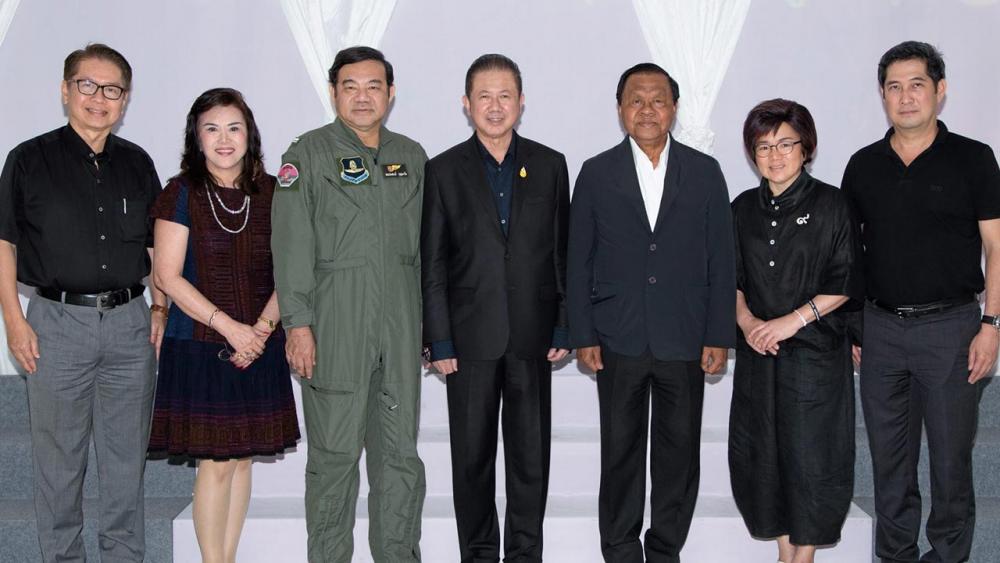 ภาษาจีน สนั่น อังอุบลกุล จัดงานต้อนรับนักศึกษาหลักสูตรภาษาจีนนักธุรกิจชั้นสูง รุ่นที่ 1-2 โดยมี พล.อ.วิชิต ยาทิพย์, สมประสงค์ บุญยะชัย, นิวัฒน์ กาญจนภูมินทร์, ดวงกมล ทรงวุฒิชัย, ดร.วุฒิชัย พรรณเชษฐ์ และ ลัดดา เตชะมณีรัตน์ มาร่วมงานด้วย ที่สถาบัน BLCA วันก่อน.